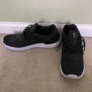 Avia Shoes Size 11 EUC